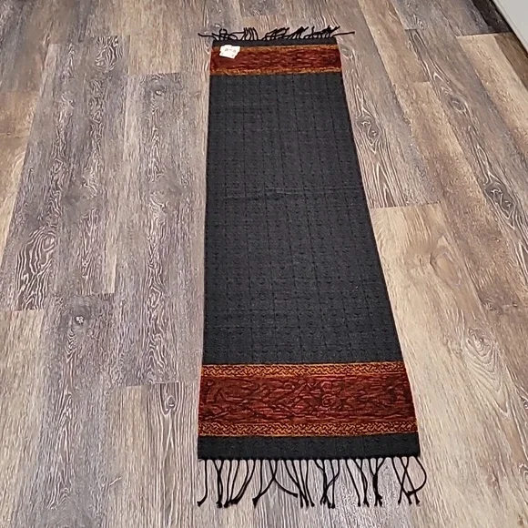 Vintage Celtic Scarf Calzeat of Scotland New Old Stock - Picture 2 of 7